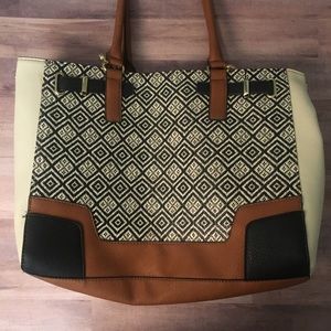 Multicolor/multi-patterned purse